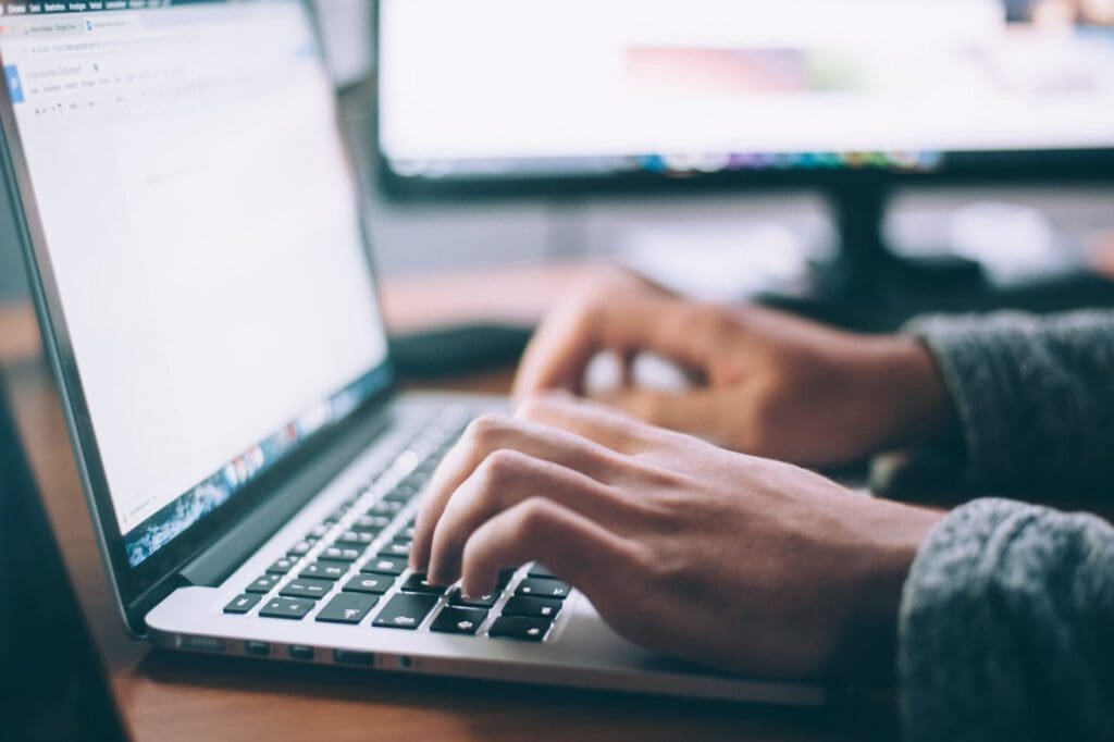 glenn-carstens-peters-203007-unsplash-min Small Business Online Resources